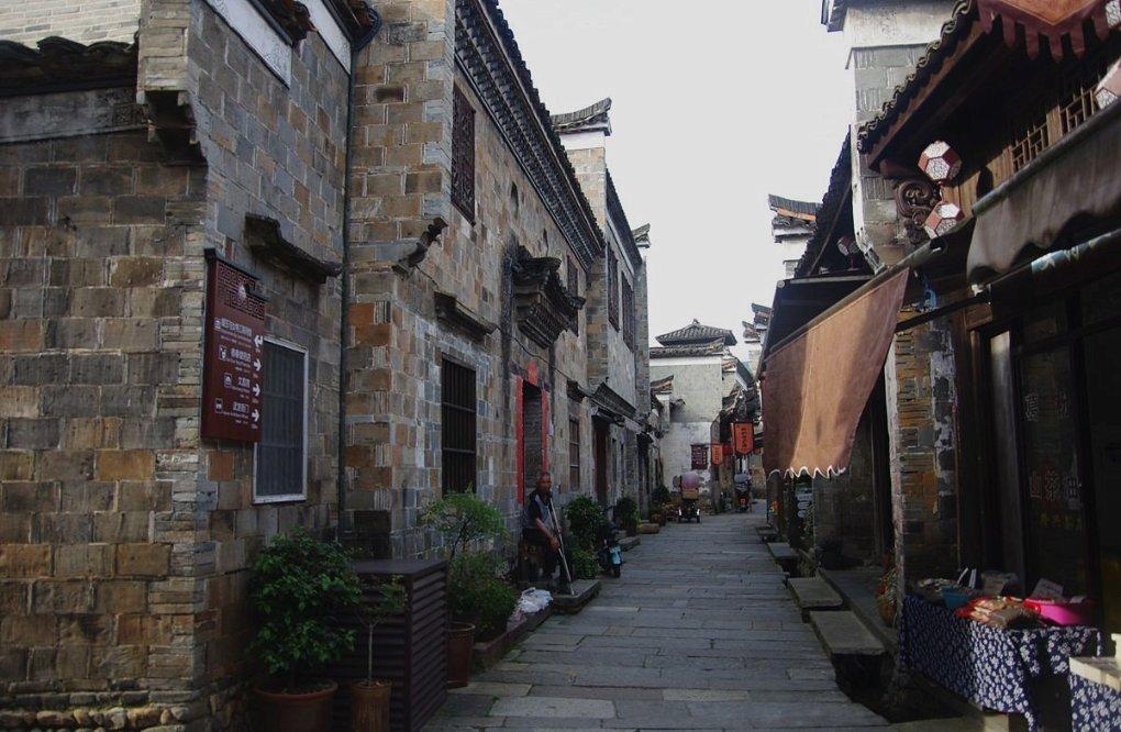 探讨天涯问题,尽在一个岗位,如果要求本科以上,8-12K,一般会有硕士投吗?硕士去了,面试过了,会给12k吗?交流平台
